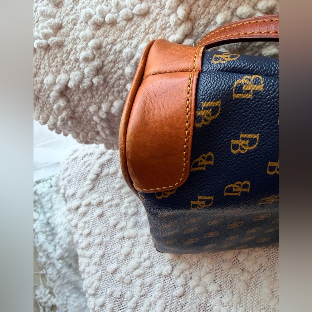 Dooney and Bourke Gretta Shoulder EUC Classic Old Money Bag Navy - Picture 10 of 13